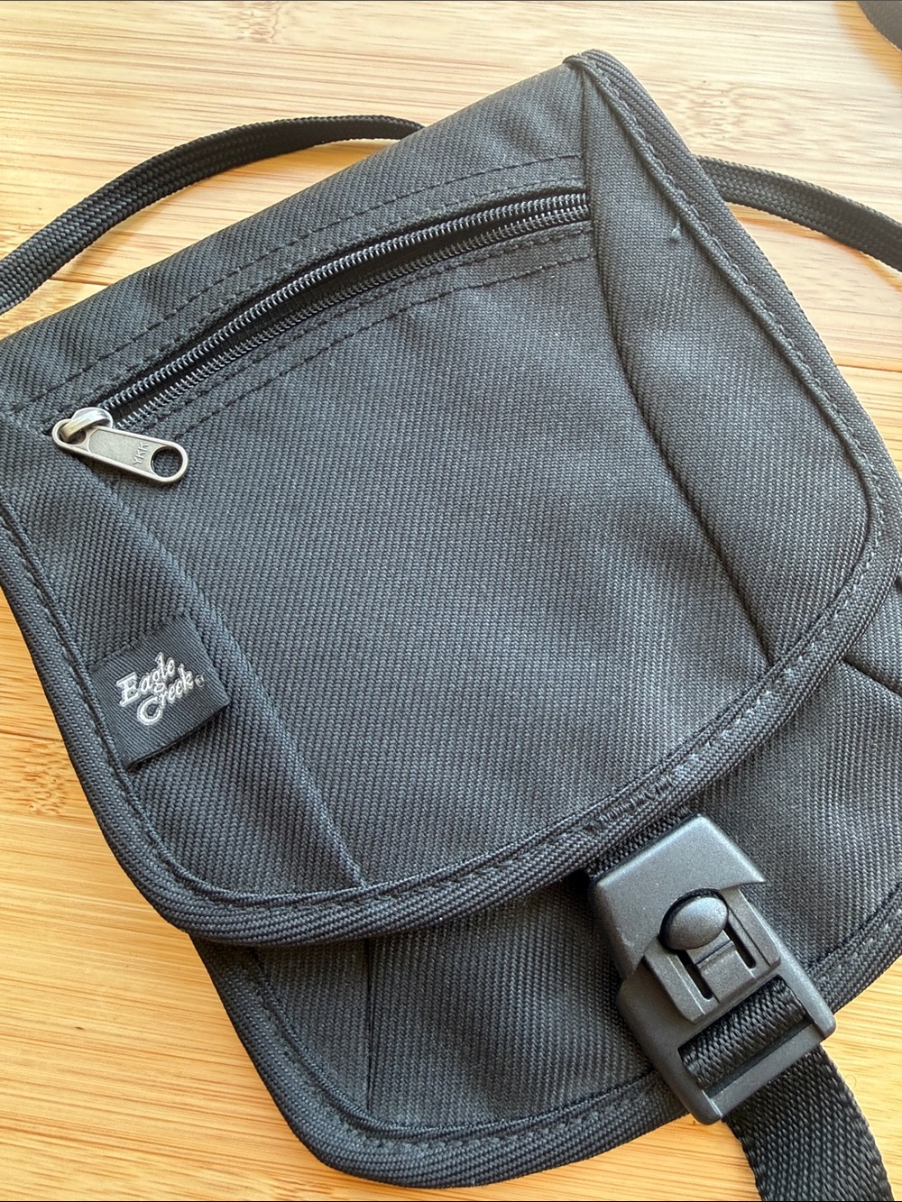 Eagle Creek black hidden crossbody travel pouch passport protection belt bag - Picture 2 of 4